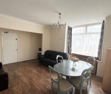 4 bedroom property to rent Ladysmith Road, Grimsby, Lincolnshire, DN32 - Photo 2