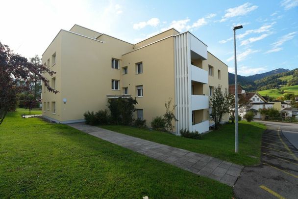 Heimelige Wohnung mit Bergblick und sonnigem Balkon - Photo 1