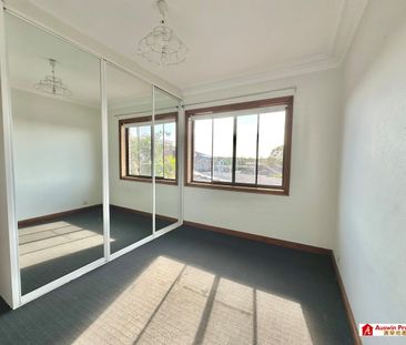 Newly Renovated & Spacious double brick house in quiet location! - Photo 5