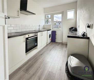 3 bedroom end of terrace house to rent - Photo 2
