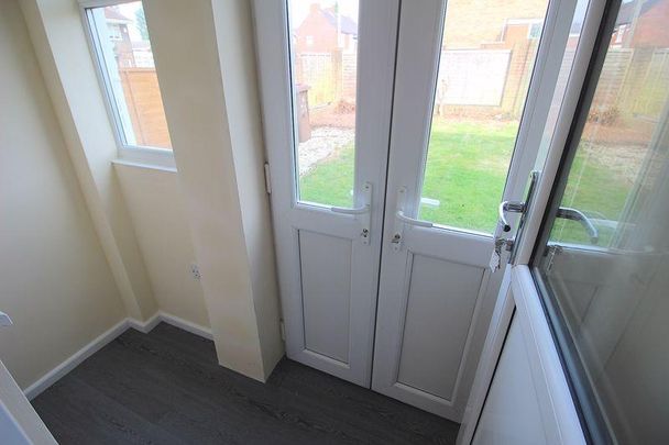 2 bedroom property to rent - Photo 1