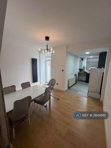 2 bedroom terraced house to rent - Photo 2