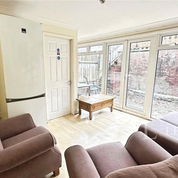 5 bedroom house share to rent - Photo 1