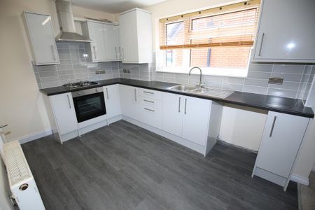 2 bedroom flat to rent - Photo 3