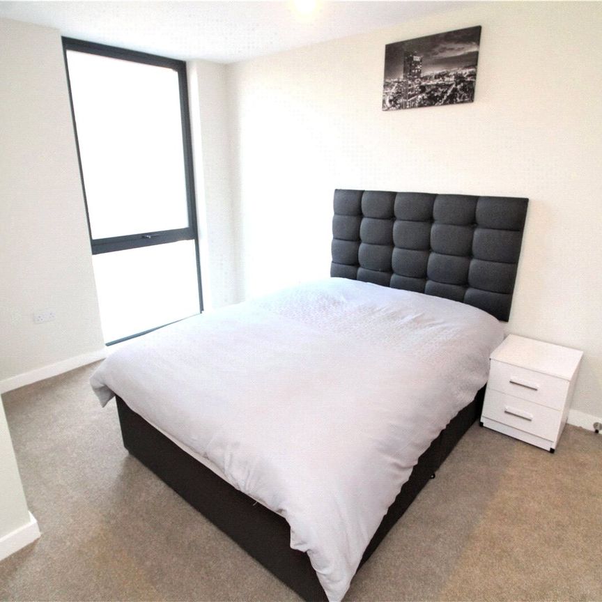 2 bedroom Flat To Rent - Photo 1