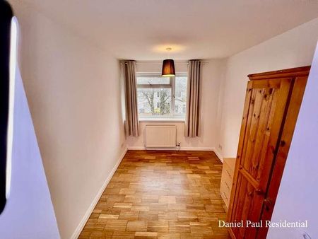 Chartres Court, UB6 - Photo 3