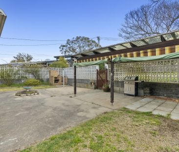 Stylish, comfortable, and perfectly positioned for easy living - Photo 1