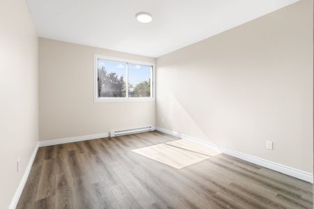 5055 Boul. des Sources, #202 - Photo 2