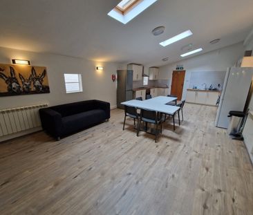 8 Bed Student Accommodation - Photo 1