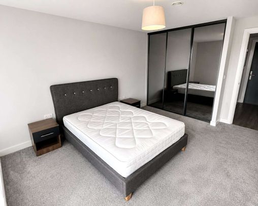 AVAILABLE AUGUST 17TH | ONE BEDROOM APARTMENT | 9TH FLOOR | EXCEPTIONAL RESIDENT FACILITIES | GYM, CINEMA & LOUNGE | FULLY FURNISHED - Photo 1