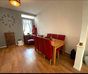 2 Bed Terraced House, Weaste Lane, M5 - Photo 4