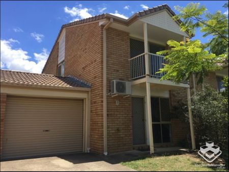 THREE BEDROOMS TOWNHOUSE WITH NEW AIR CONDITION - Photo 2