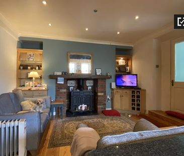 Room for rent in 5-bedroom house in Dublin - Photo 1