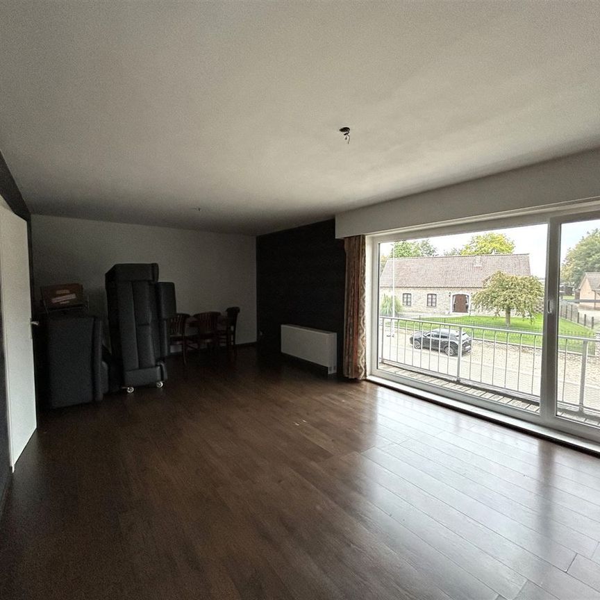 Ruim appartement met 3 slaapkamers en garagebox, gelegen in een rustige, kindvriendelijke omgeving. - Photo 1