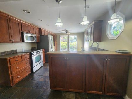 Beautiful Three Bedroom Rancher in Langley with Large Yard - Photo 5