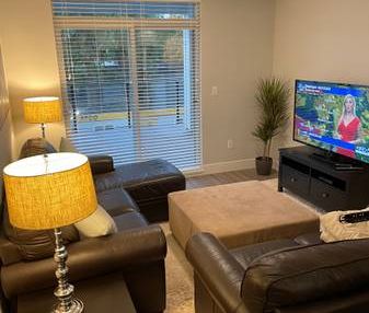 New & beautifully furnished 1 plus den condo for rent - Photo 3