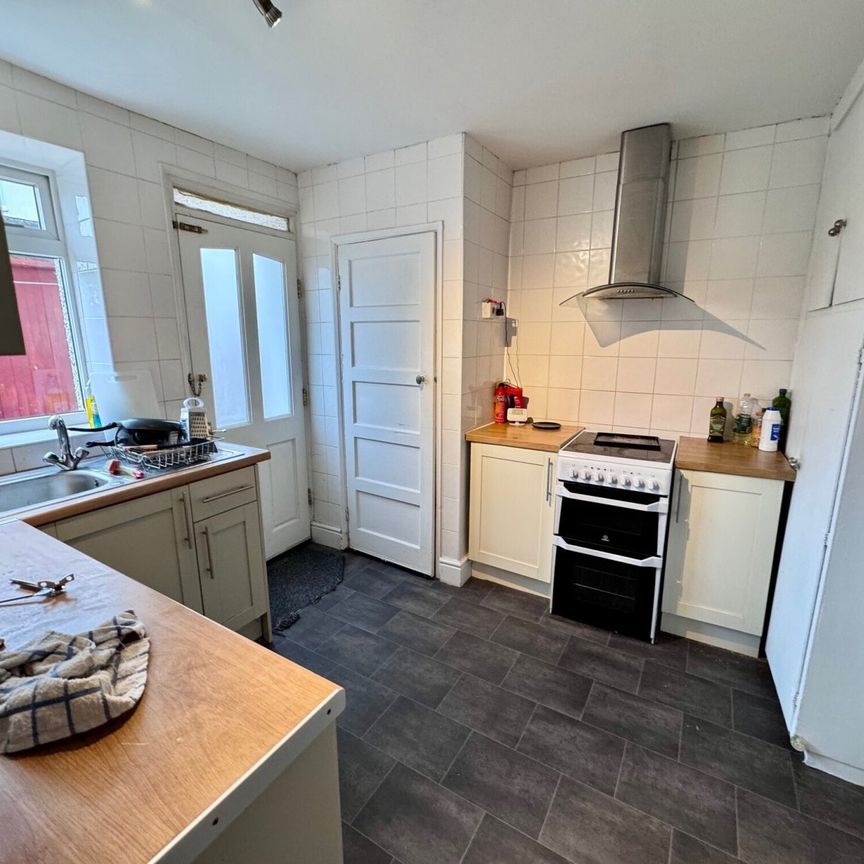 Room 1, Failsworth Close, NG11, Nottingham - Photo 1