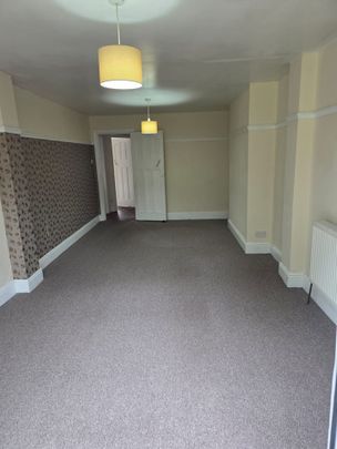 4 Bed Semi-Detached House, Birmingham, B14 - Photo 1