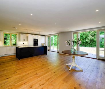 4 bedroom detached house to rent - Photo 3