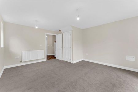 3 bedroom semi-detached house to rent - Photo 5