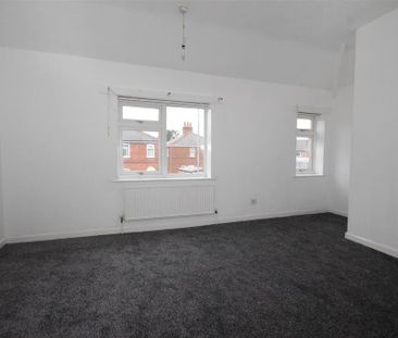 3 bedroom semi-detached house to rent - Photo 6
