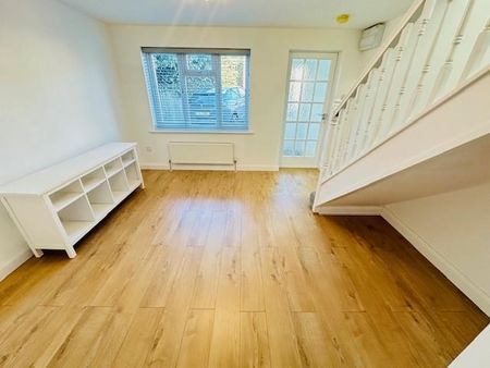 2 bedroom end of terrace house to rent - Photo 2