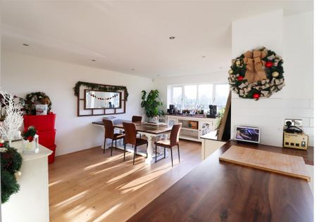 4 bedroom detached house to rent - Photo 4