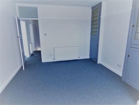 3 bedroom apartment to rent - Photo 2