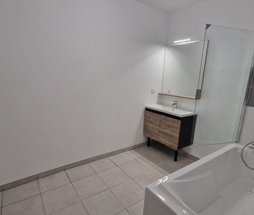 location Appartement T3 DE 60.36m² À ARLES - Photo 2