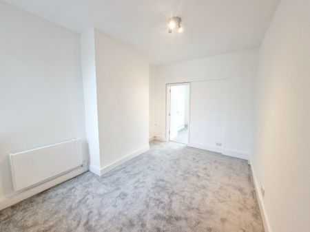 The Broadway, NW7 3LN, Mill Hill - Photo 3