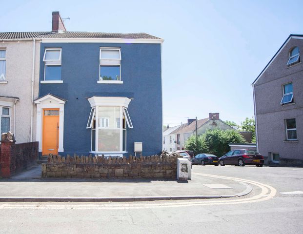 Hanover Street Room 1 - Photo 1