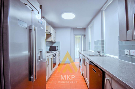 5 bedroom terraced house to rent - Photo 2