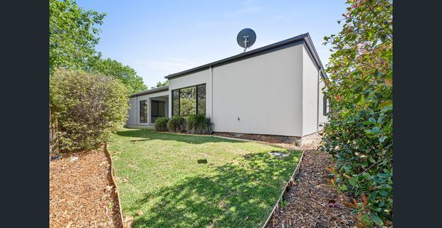 Large Family Home - Two Living Areas! - Photo 1
