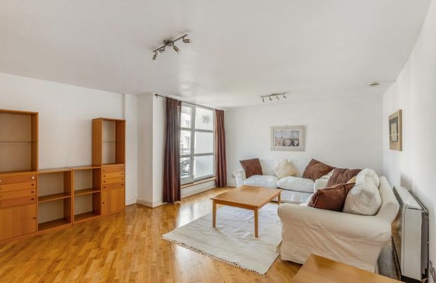 Bedsit, Manchester Road, E14 - Photo 1