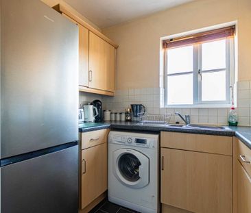 2 bed Flat for rent - Photo 6