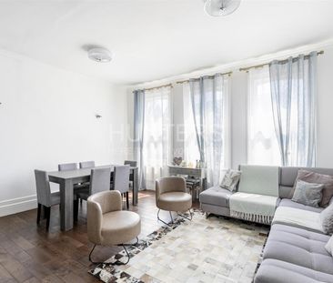 3 bedroom Flat To Let - Photo 1