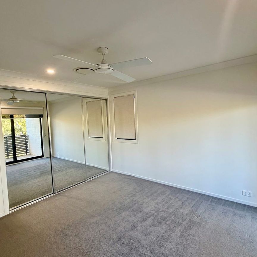 LAKESIDE RESIDENCE! - Photo 1