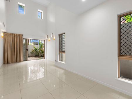 Stunning Villa at Cairns One - Photo 3