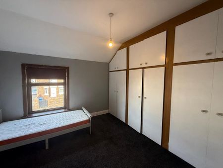 2 bedroom terraced house to rent - Photo 4