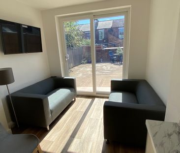 5 Bed Student Accommodation - Photo 2