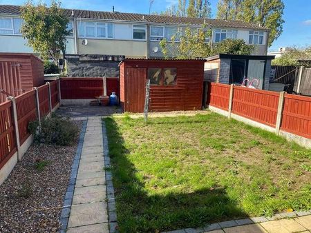 Wivenhoe Road, Barking, IG11 - Photo 4