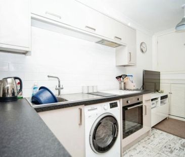 TOWN CENTRE FLAT - WEYMOUTH, DT4 8AA, Weymouth - Photo 2