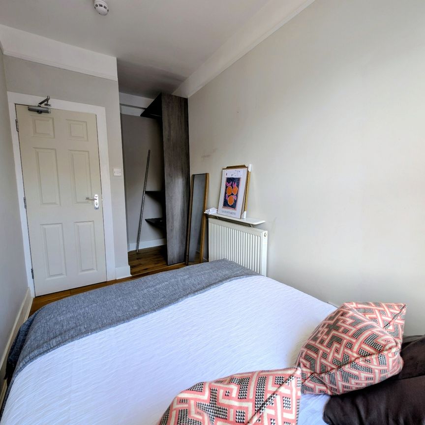 Room in a Shared Flat, Springbank Road, SE13 - Photo 1
