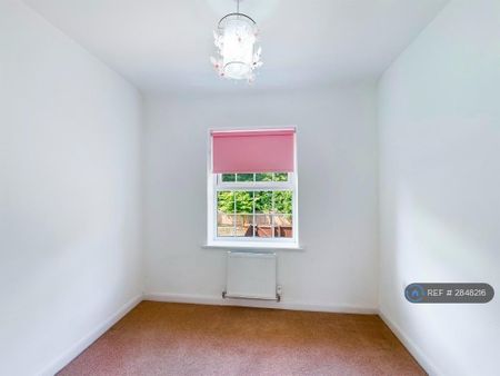 4 bedroom terraced house to rent - Photo 3