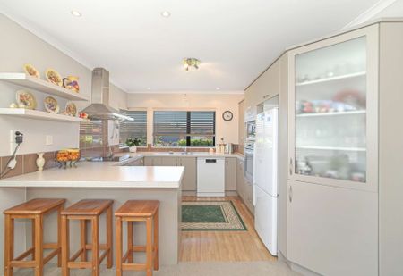 Stunning Family Home in Papamoa - Photo 3