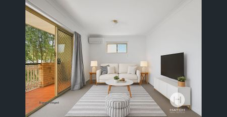 Light-Filled Top-Floor Apartment in a Quiet, Solid Brick Complex - Photo 2