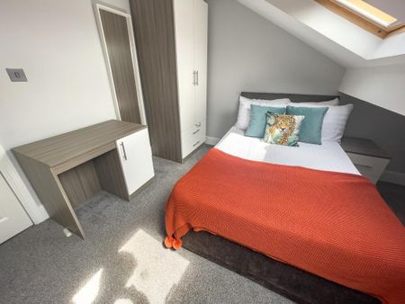 6 bedroom terraced house to rent - Photo 2