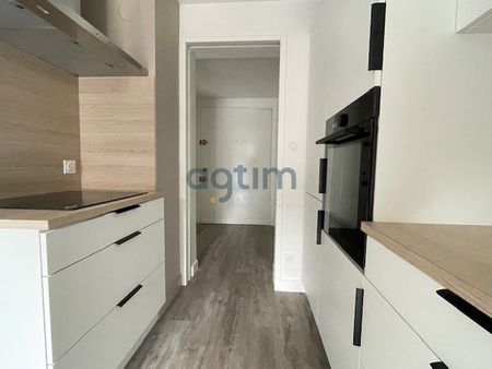 Location Appartement 4 pièces 83m² LA ROCHE SUR YON 85000 - Photo 5