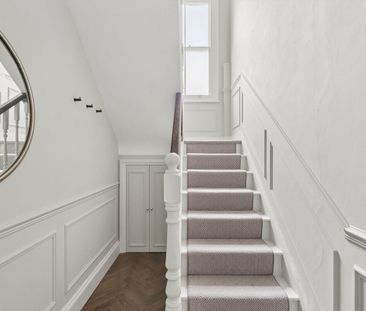 A stylish and contemporary Chelsea home offering three double bedrooms, modern interiors and exceptional access to King's Road. - Photo 6