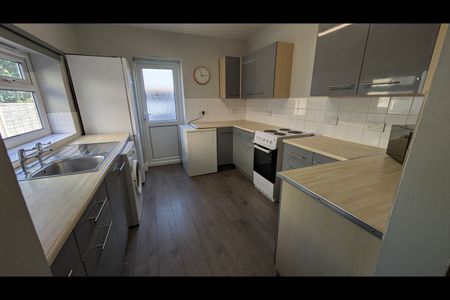 Room in a Shared House, Cromwell Road, SO15 - Photo 4